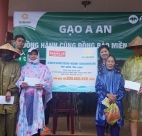 TẬP ĐOÀN TÂN LONG VÀ TẠP CHÍ KINH TẾ VIỆT NAM TẶNG QUÀ - Tân Long Group